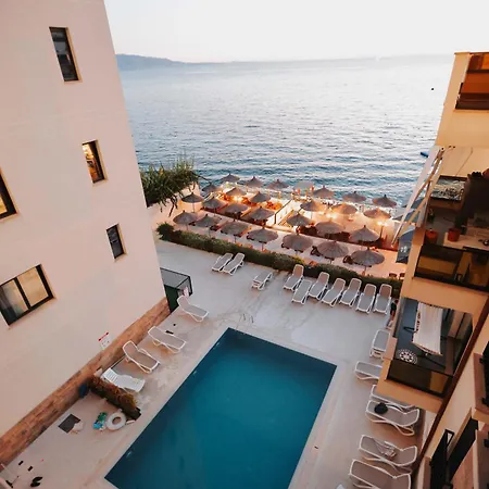 Sevens Golden Apartment